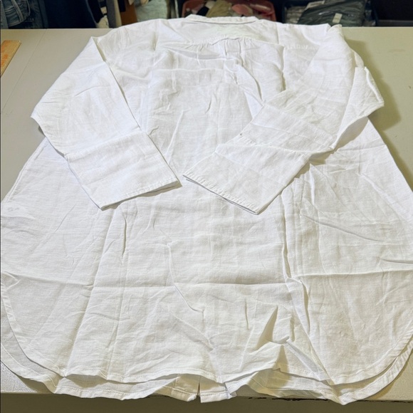 J. Crew Relaxed-fit beach shirt in linen-cotton blend Size medium - Picture 11 of 12